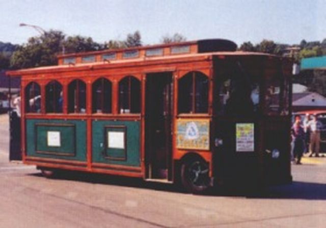 Beattyville/Lee County Chamber of Commerce Trolly on the tracks for 2010
